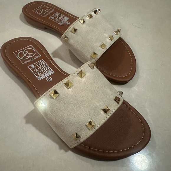 Everglades Brand. Nude color Sandals. Faux Suede Sandals. - Picture 5 of 5